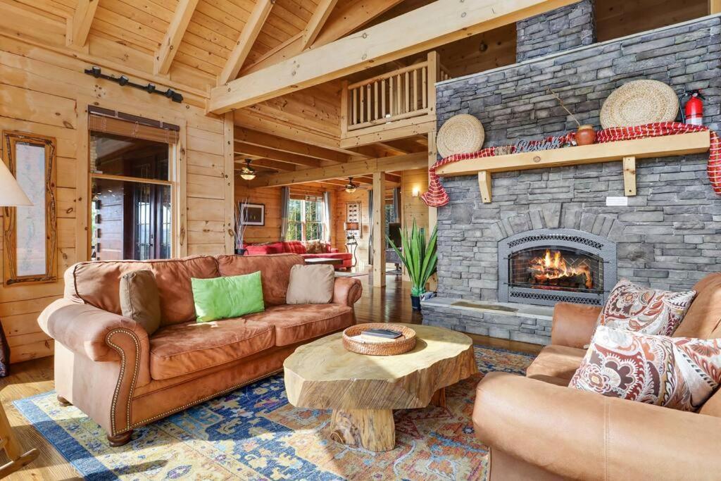 Sky High Lodge By Bk Stays. Large Cabin. Amazing Views. Game Room. Jacuzzi. Six Bedrooms. Sleeps 12 Blue Ridge Eksteriør bilde