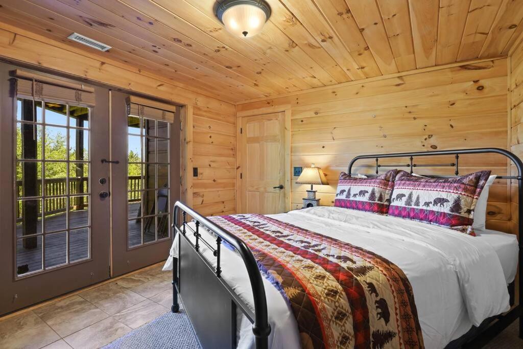 Sky High Lodge By Bk Stays. Large Cabin. Amazing Views. Game Room. Jacuzzi. Six Bedrooms. Sleeps 12 Blue Ridge Eksteriør bilde