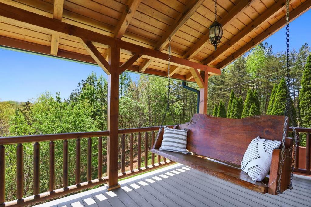 Sky High Lodge By Bk Stays. Large Cabin. Amazing Views. Game Room. Jacuzzi. Six Bedrooms. Sleeps 12 Blue Ridge Eksteriør bilde