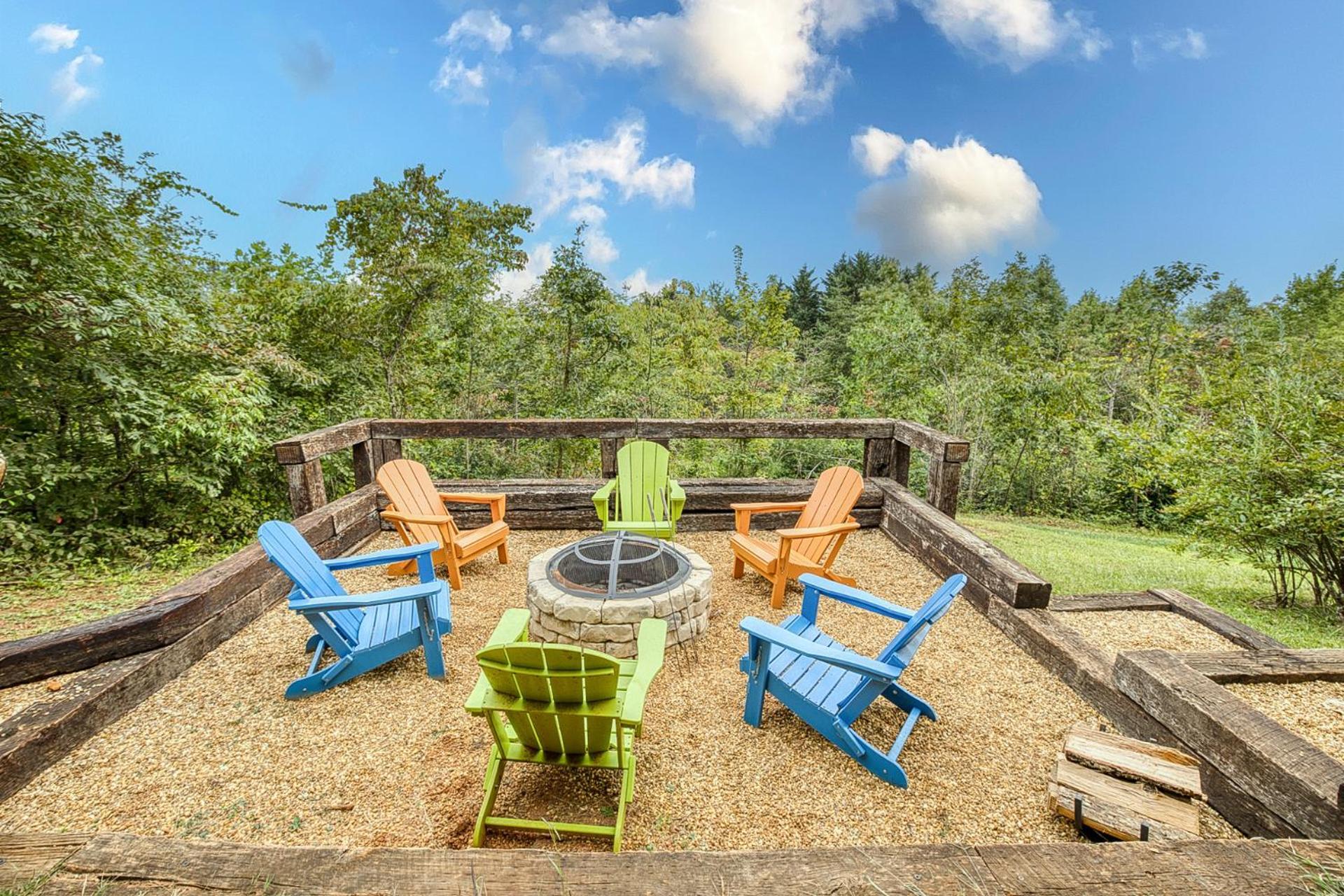 Sky High Lodge By Bk Stays. Large Cabin. Amazing Views. Game Room. Jacuzzi. Six Bedrooms. Sleeps 12 Blue Ridge Eksteriør bilde