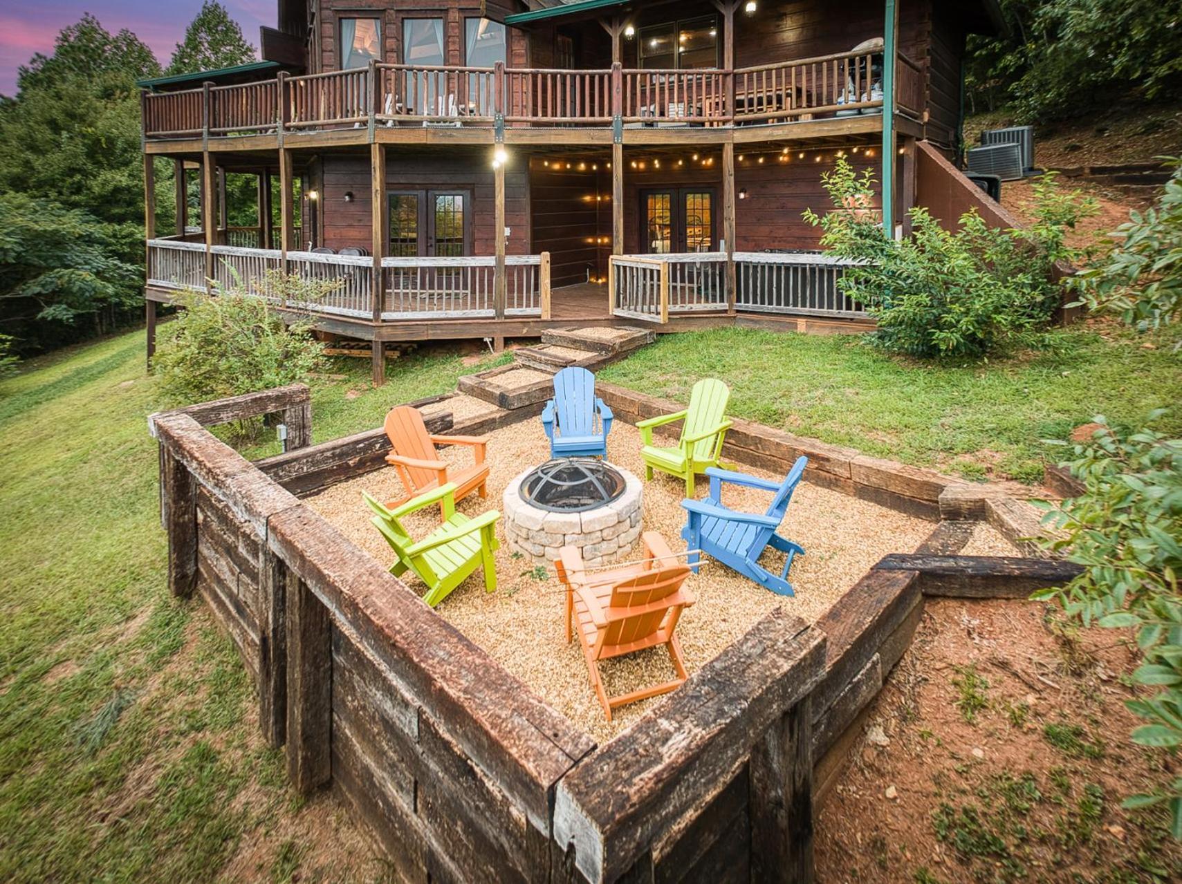 Sky High Lodge By Bk Stays. Large Cabin. Amazing Views. Game Room. Jacuzzi. Six Bedrooms. Sleeps 12 Blue Ridge Eksteriør bilde