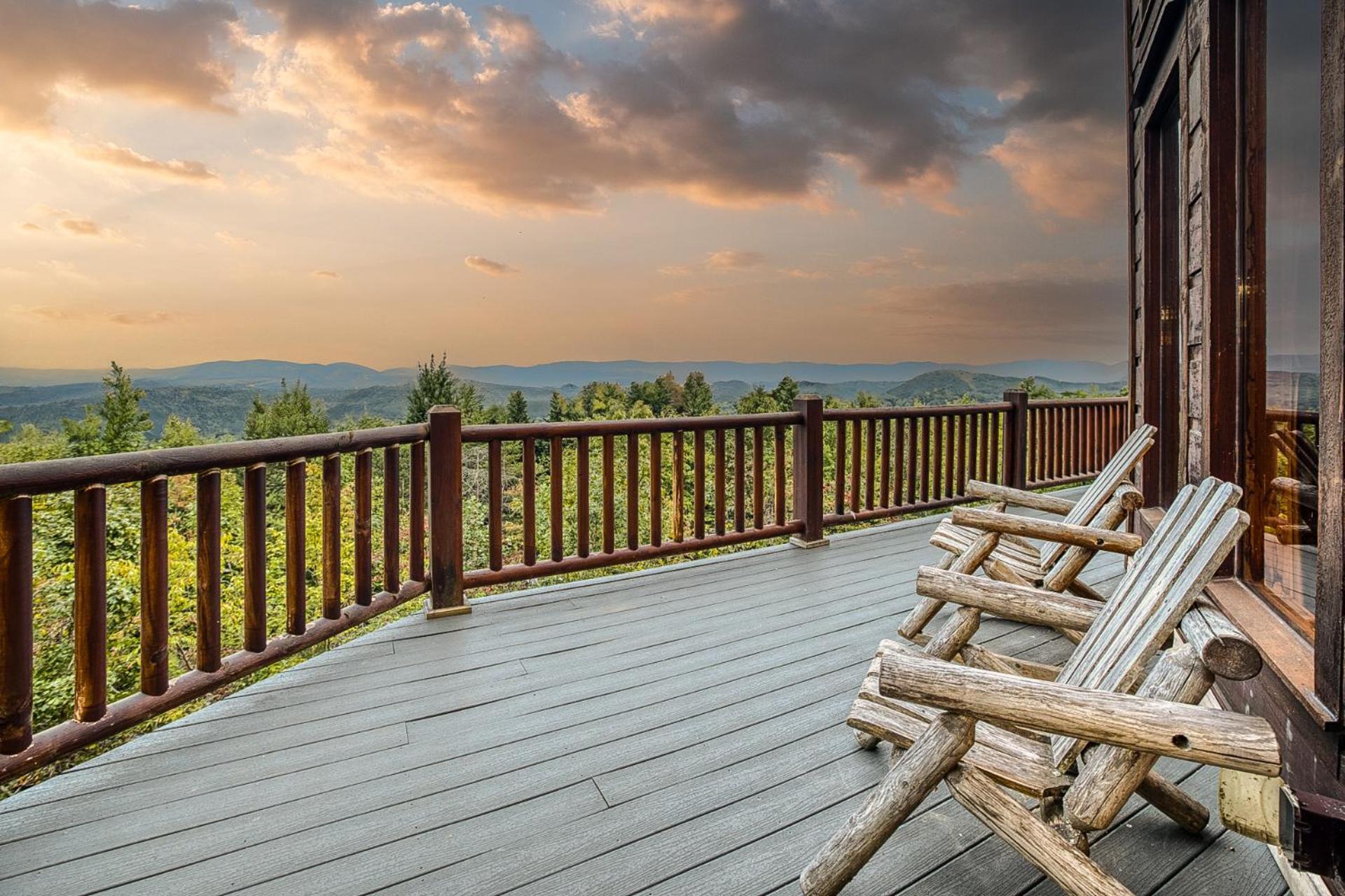 Sky High Lodge By Bk Stays. Large Cabin. Amazing Views. Game Room. Jacuzzi. Six Bedrooms. Sleeps 12 Blue Ridge Eksteriør bilde