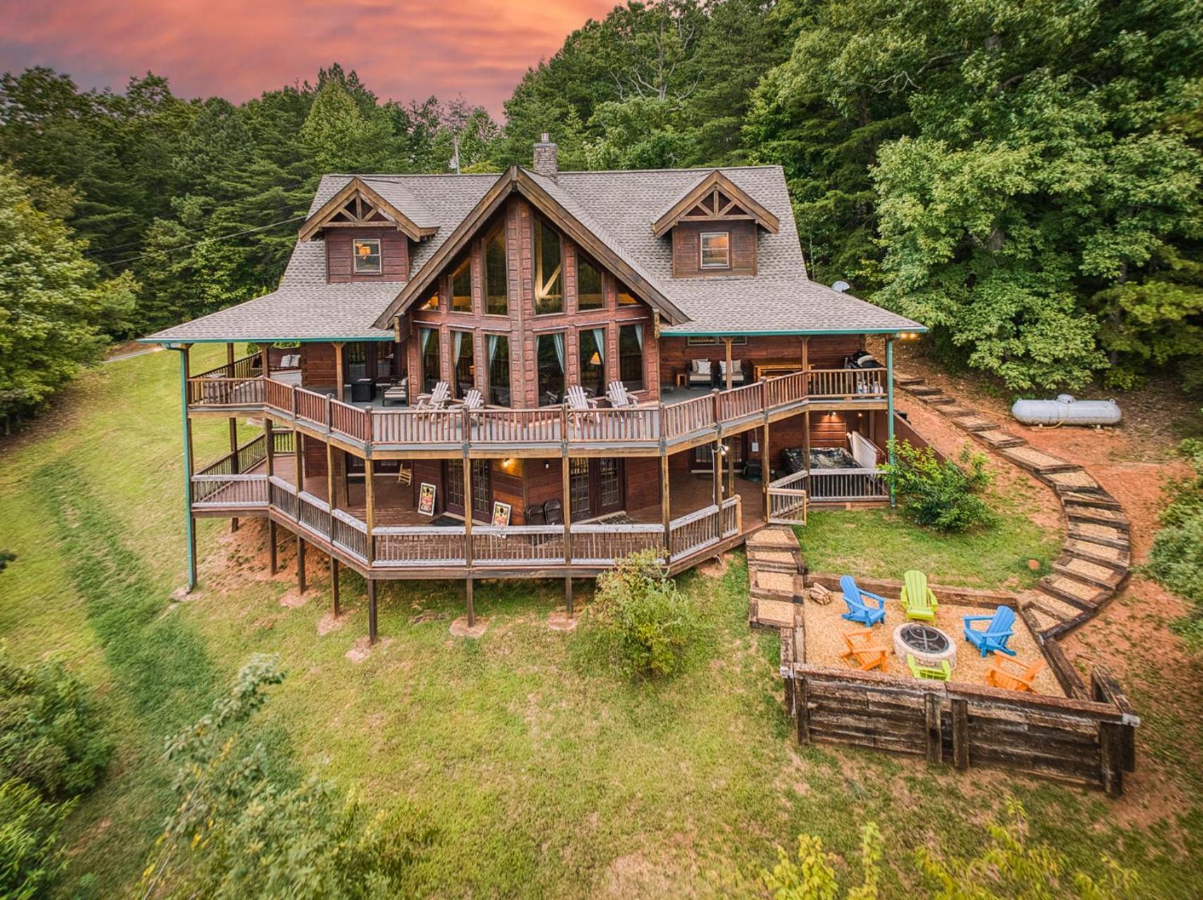 Sky High Lodge By Bk Stays. Large Cabin. Amazing Views. Game Room. Jacuzzi. Six Bedrooms. Sleeps 12 Blue Ridge Eksteriør bilde